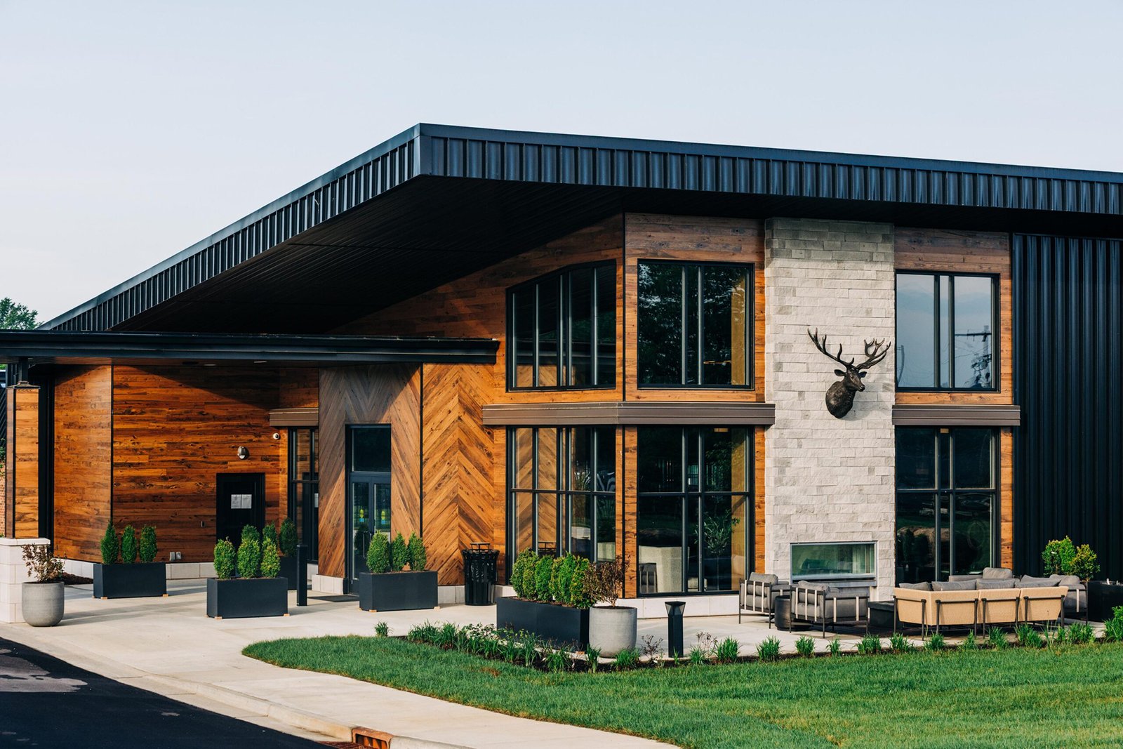 A One-of-a-Kind Stay in the Heart of Bourbon Country: Discover The Trail Hotel in Bardstown, KY - Previous Post Image